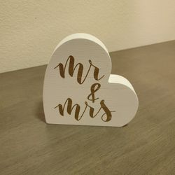 White And Gold Mr & Mrs Heart Sign