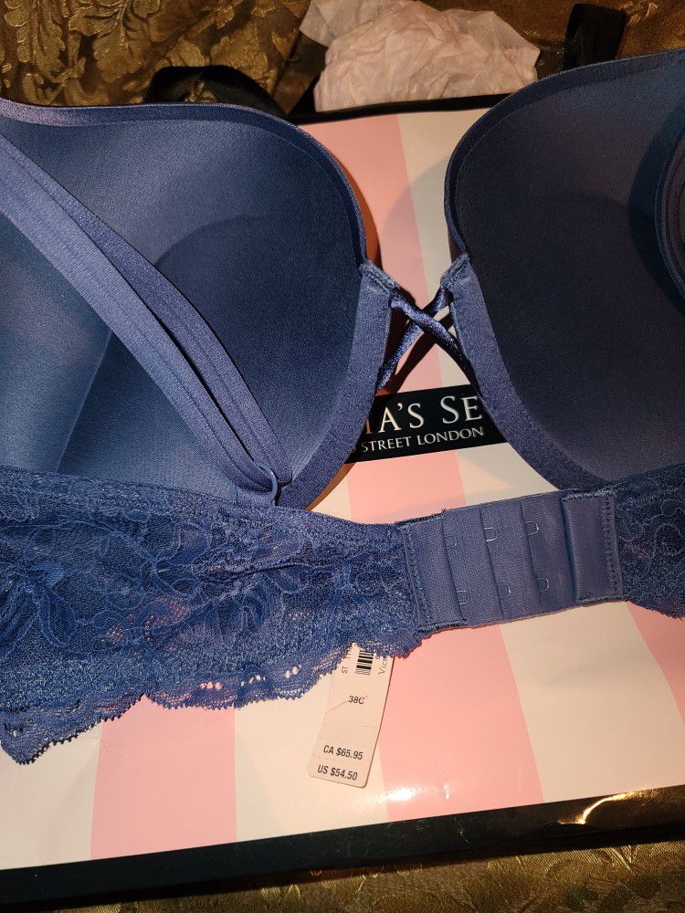 Victoria's Secret Bombshell Plunge Push-up Bra Size 32A for Sale in  Merrillville, IN - OfferUp