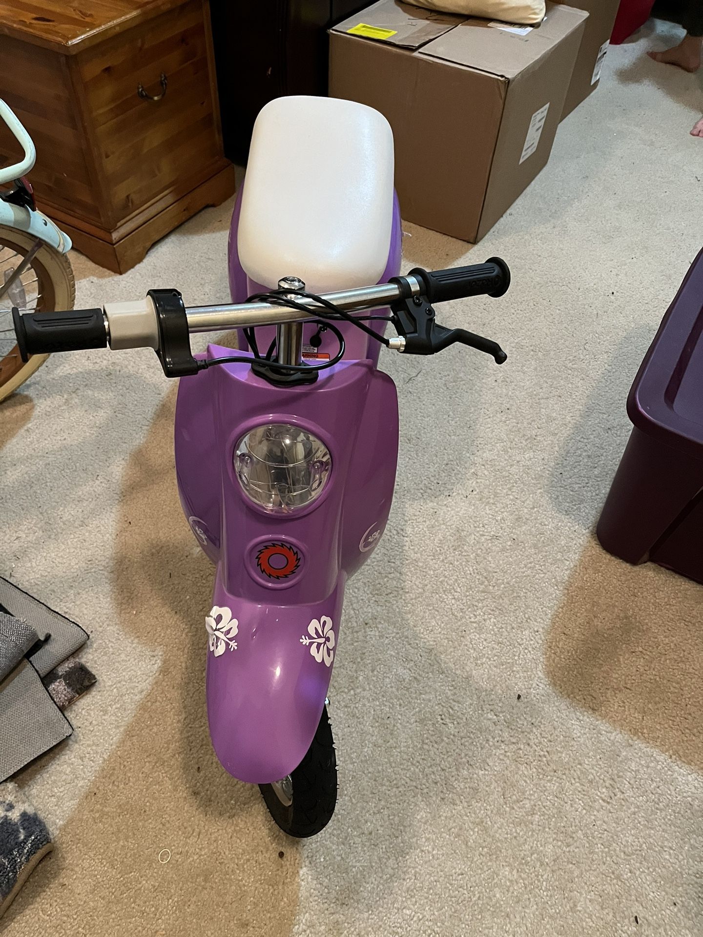 Girls Razor Electric Moped