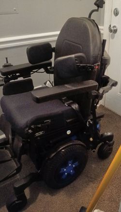 Quantum Q6 Edge 3 Power Wheelchair 12" iLevel Seat Lift, Tilt, Recline & Legs