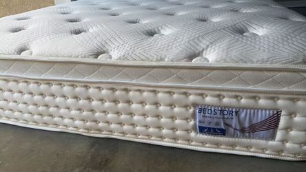 Queen size Memory foam hybrid mattress. medium firm