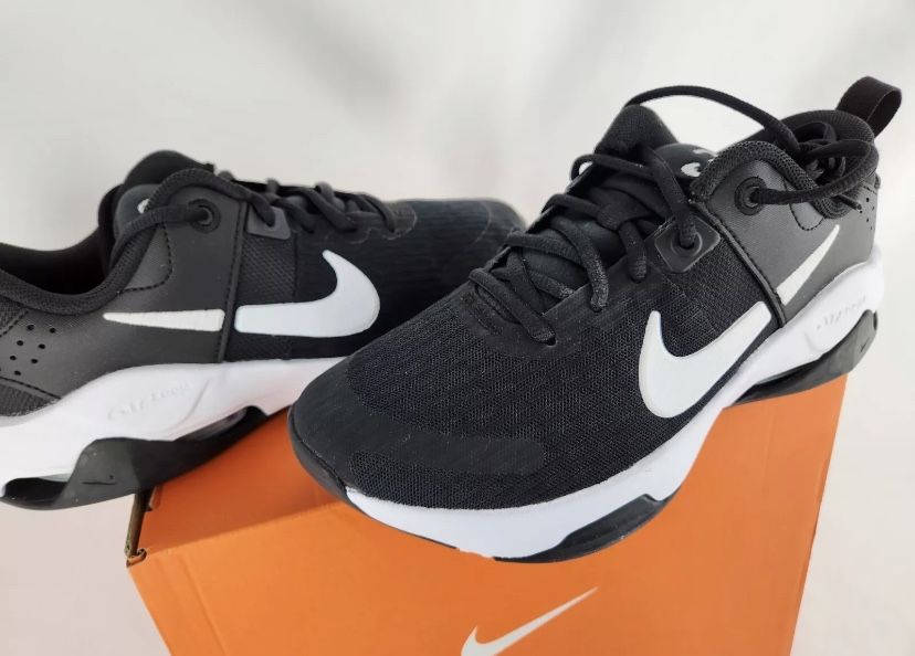 Womens Nike Shoes 7 Brand New 