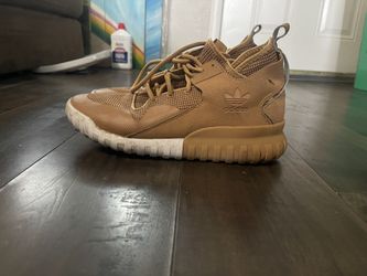 Size 10 Tan Adidas shoes + Desean Jackson Eagles jersey