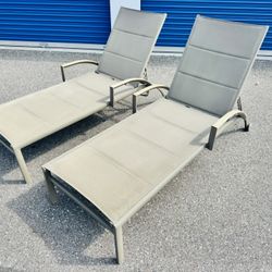 ROOMS TO GO SOLANA OUTDOOR PATIO CHAISE ALUMINUM TEAK WOOD CHAIRS (1,000value)