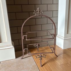 Belaverra Metal Plate Stand