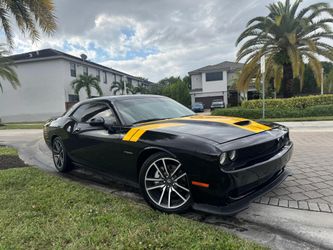 🚗 2021 Dodge Challenger R/T yellow stripe Coupe🚗