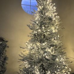 7.5 Flocked Christmas tree