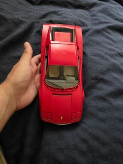 Burago 1984 Ferrari TestaRossa 1:18 Scale Diecast Model Car w/ Base Red Italy