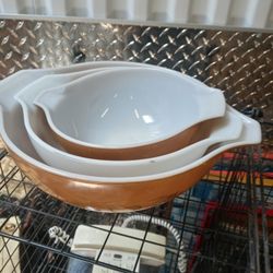 3 vintage Pyrex bowls