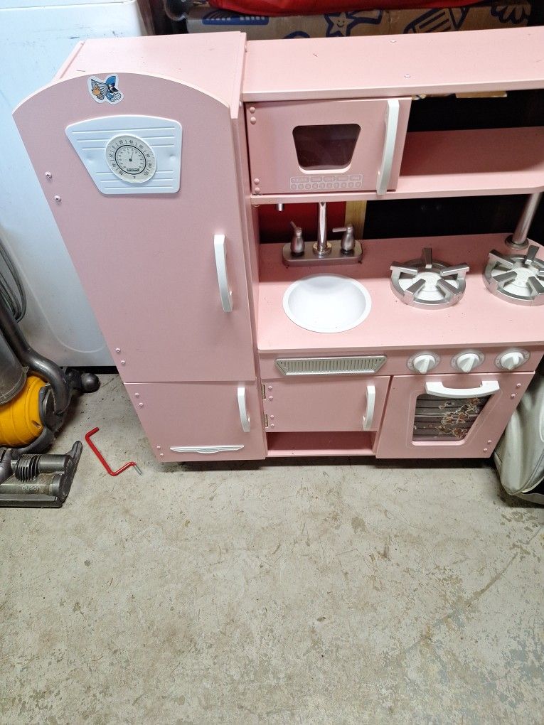 New In Box Pink Kidkraft Play Kitchen