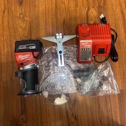 (1)Milwaukee M18 Brushless Fuel Compact Router (2723-20) (1) 5.0Ah Battery (1) M12/M18 Charger