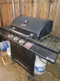 Dyna-Glo 4-Burner Gas Grill