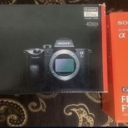 Sony A7R iii E- Mount + Sony Lens FE 20mm F 1.8 + Extra Accessories 