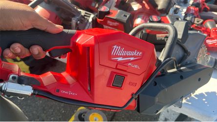 Milwaukee M18 FUEL 9" Cut-Off Machine