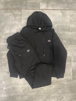 Brand new never worn Alo set
