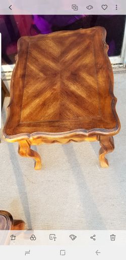2 BEAUTIFUL END TABLES ( SIDE) SOLIDBWOOD