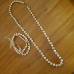 Lots Of Pearl's Including Fresh Water Pearl Earrings Mother Of Pearl Ring Size 6 Pink Pearl Set Includes Necklac And Bracelet Ask For The One You Like