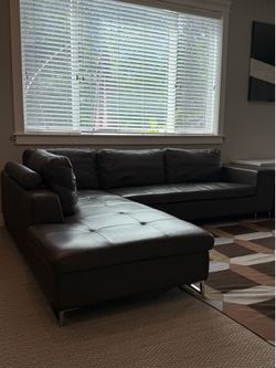 Kasala Leather Sectional Sofa with Right-Side Chaise