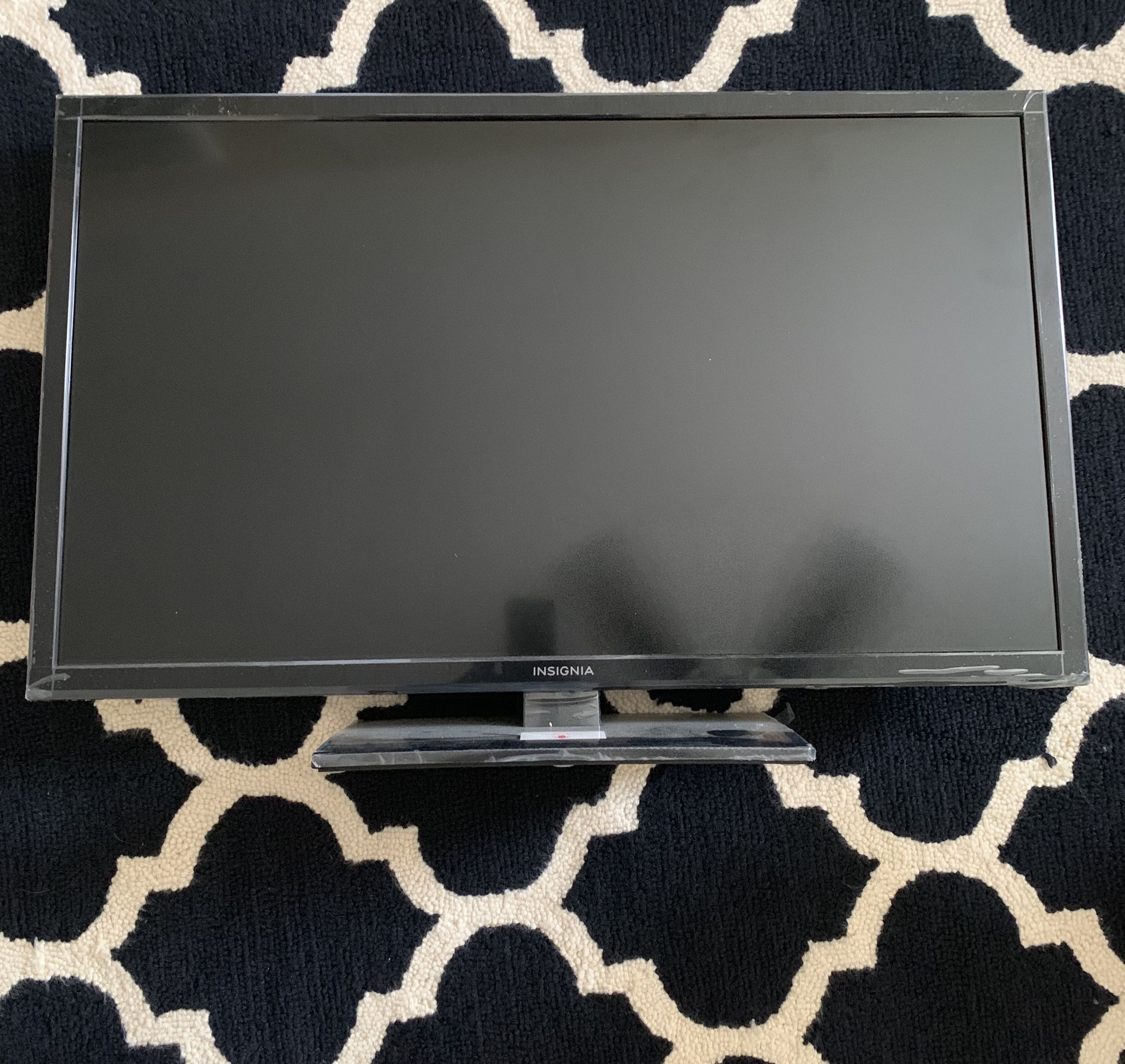 T.V. Brand NEW : Insignia brand size 32