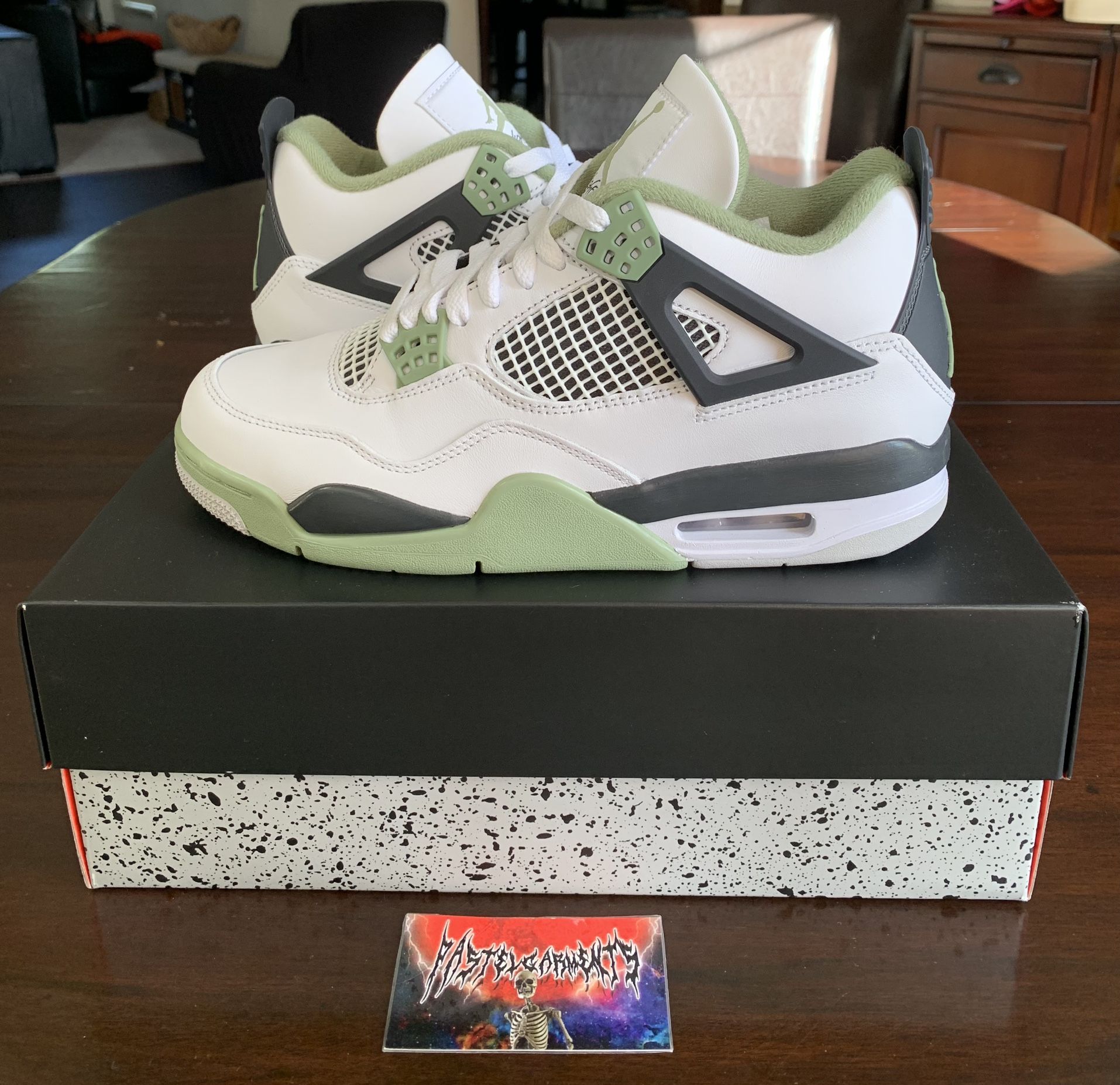 Air Jordan 4 Retro Seafoam BRAND NEW