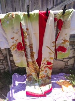 Vintage long ceremonial heavy kimono $100