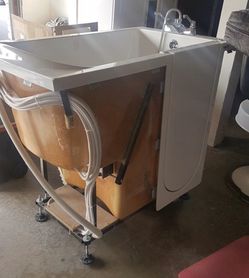 Walk in bath tub