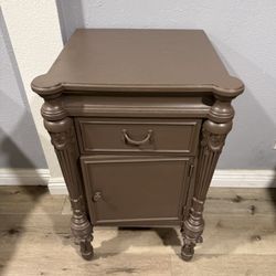 2 x Nightstand / side table in solid wood.