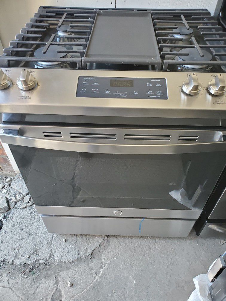 Slide In Ge Stove Open Box Warranty. Great Condition..it's Was. Use Not Even 1 Day