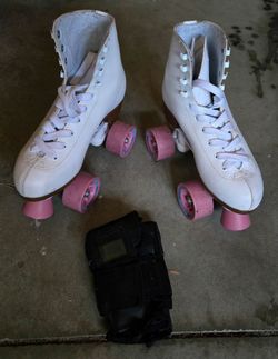 Woman's skates with wrist guards