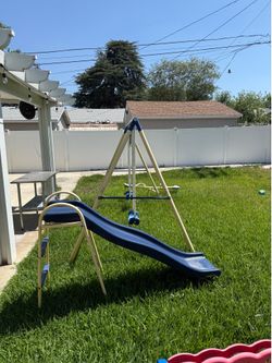 Kids swing set