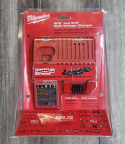 Milwaukee M18 and M12 Multi-Voltage Charger