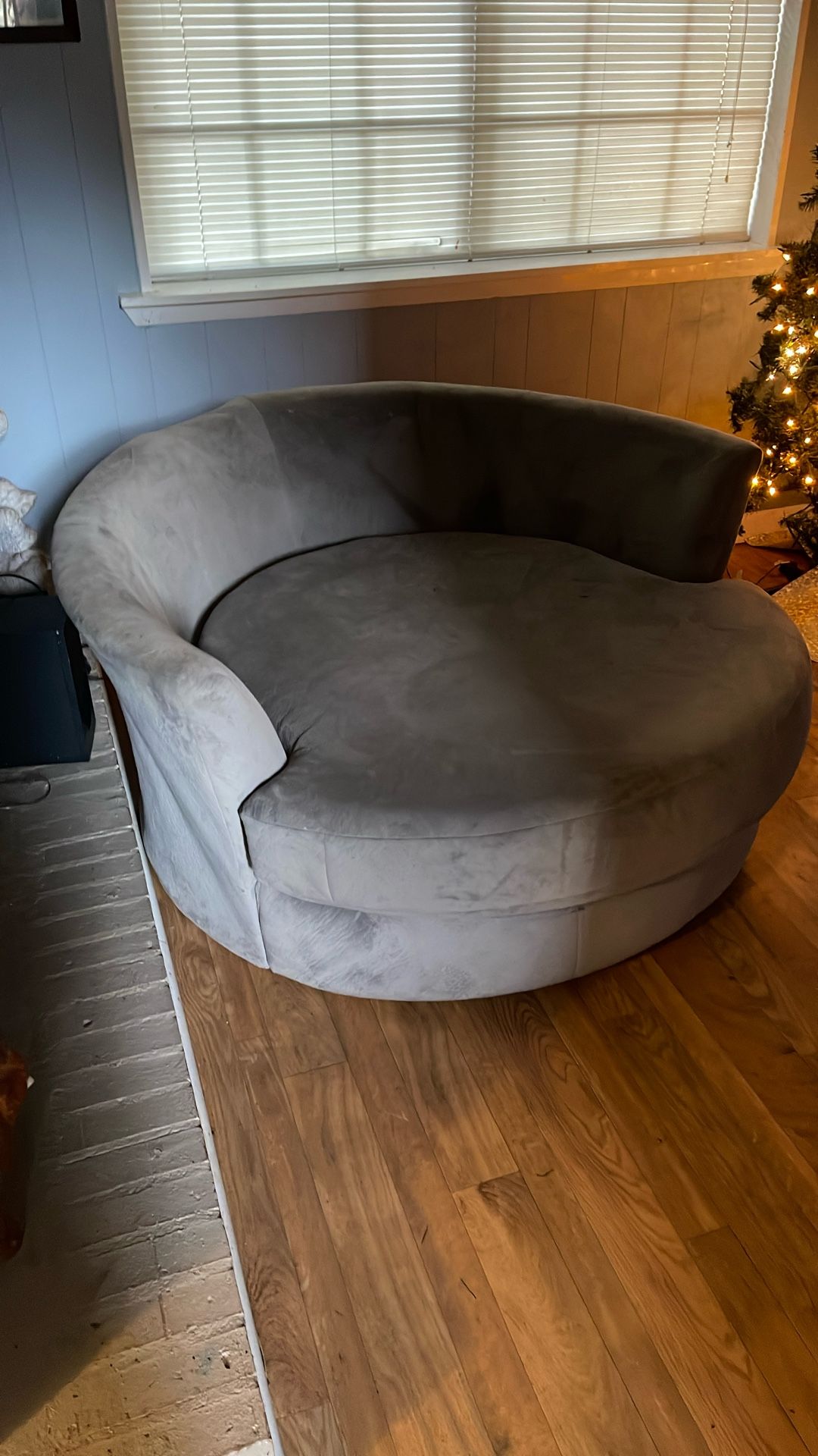 Round Sofa/ Gray For Free