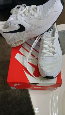 Women Nike Air Max size 7 1/2 new