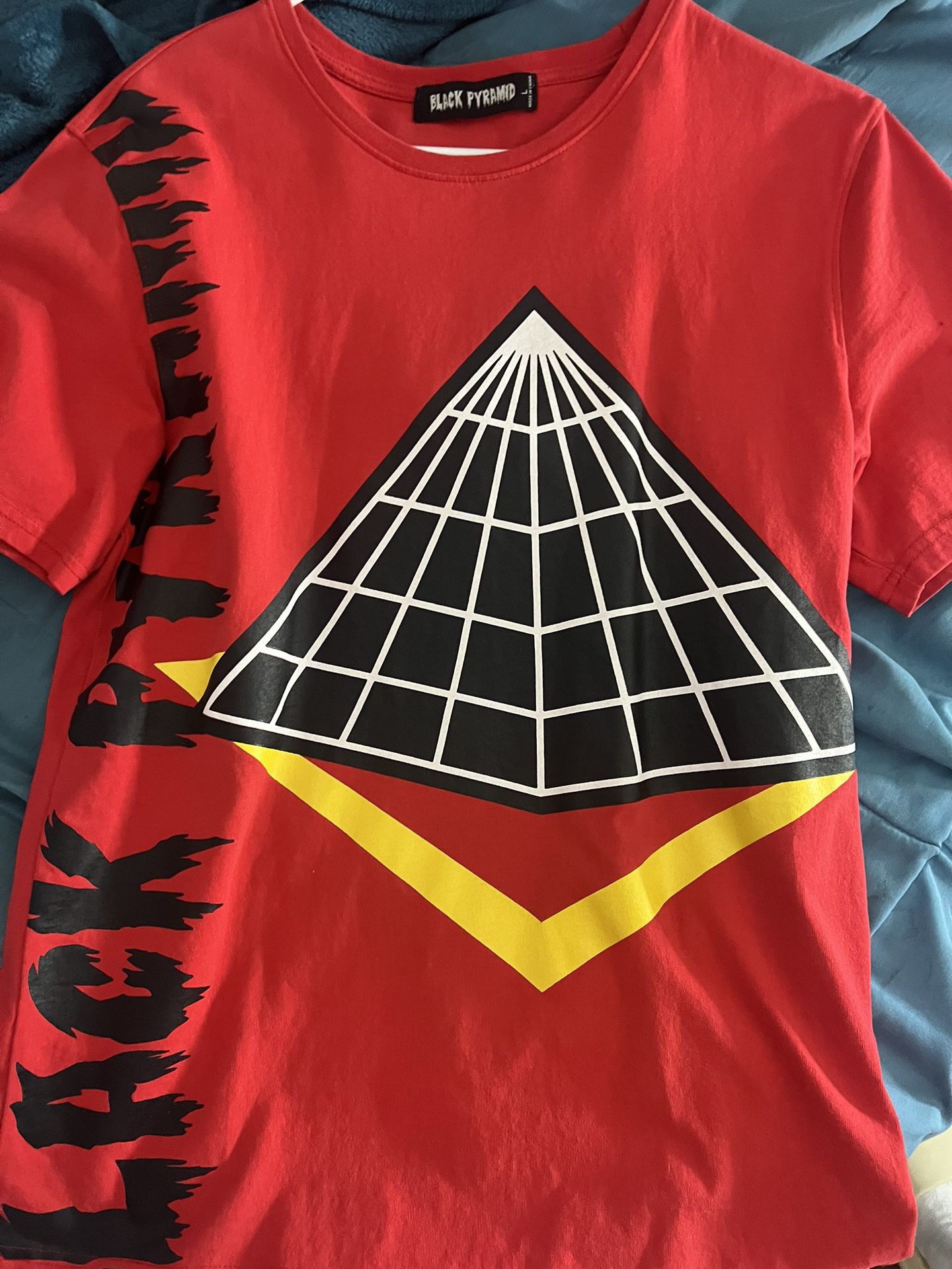 Black Pyramid Shirt Size L