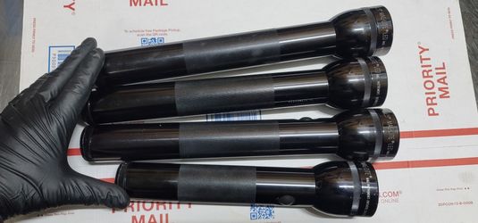 4 Mag Lite Flash Light. 