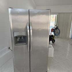 Refrigerator 