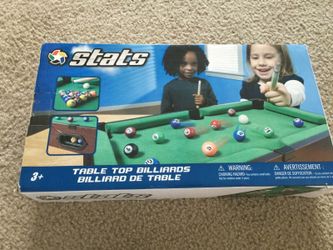 Mini pool table