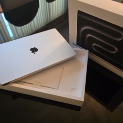 MacBook Pro 16" M3 Pro | 36GB RAM | 1TB SSD | Silver | November 2023 | IDEAL CONDITION