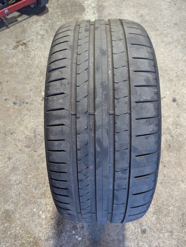 255/35ZR21 PIRELLI PZERO SINGLE TIRE