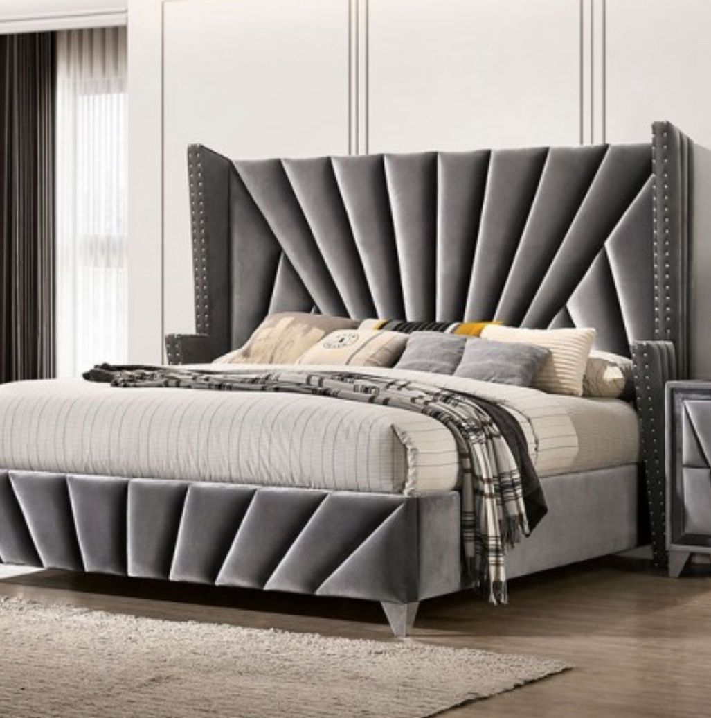 4pc Bedroom Set - Queen Bed , Dresser, Mirror, Nightstand