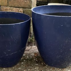 2 Matching Pots