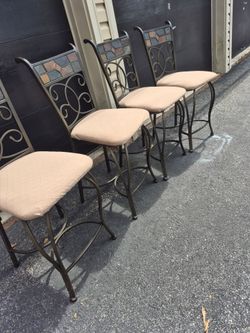 Set of bar stools (4)