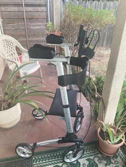 OasisSpace Upright Walker Rollator