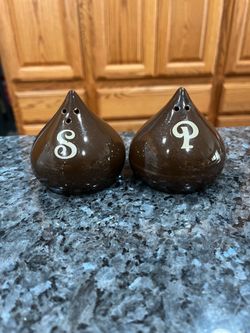 Vintage Hershey Kiss Shaped Pair of Salt and Pepper Shakers.  Souvenir from Hershey Park.  Brand new never used.