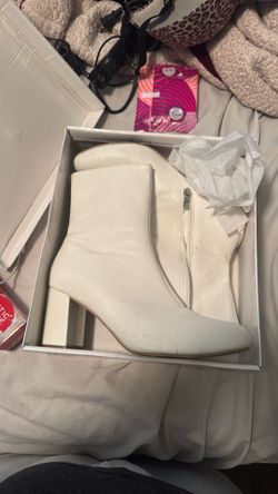 White Heeled Ankle Boots with Side Zipper