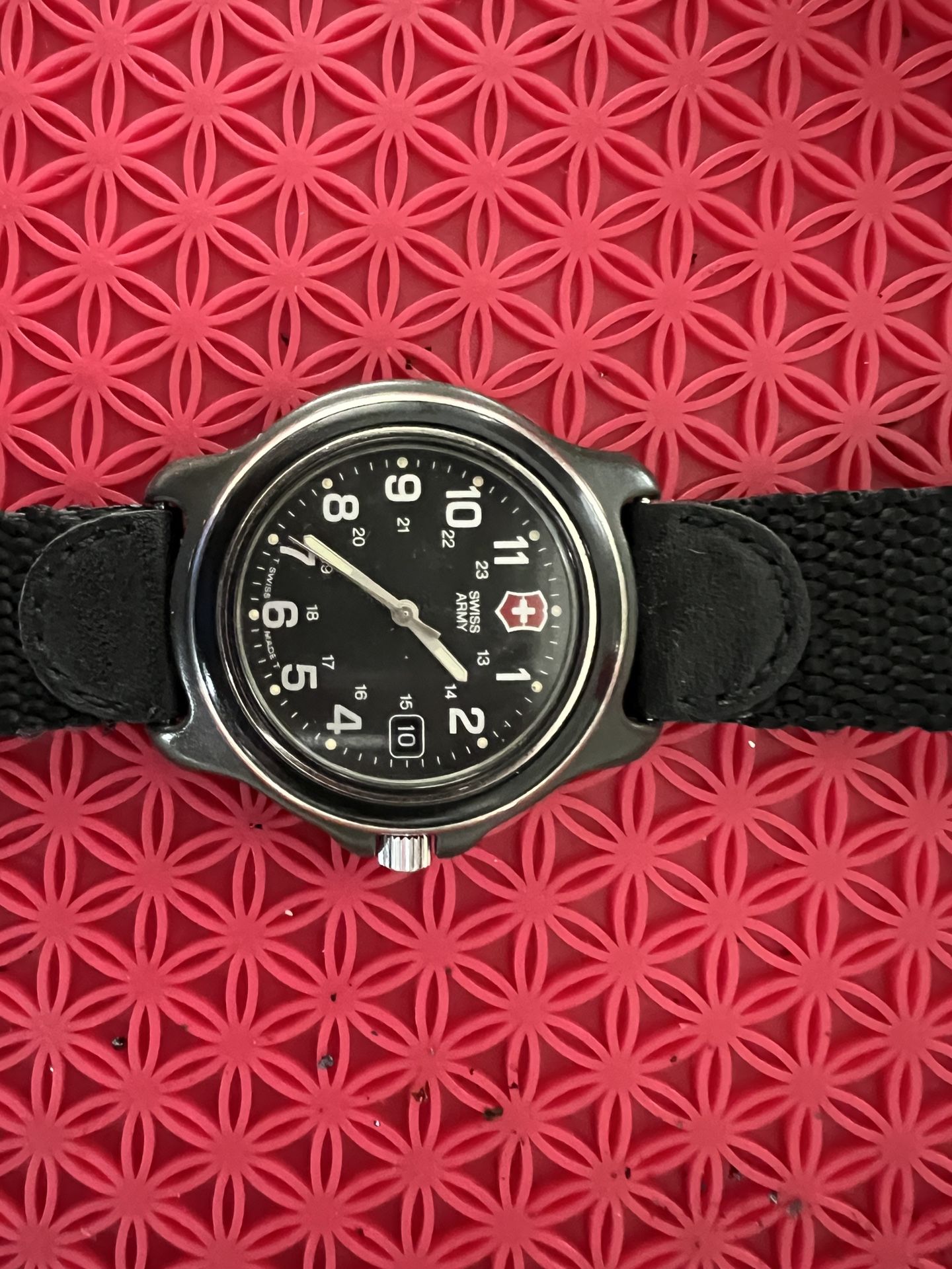 Vintage Mens Swiss Army 38mm ? Field Quartz Battery Watch Black Bezel Face & Date