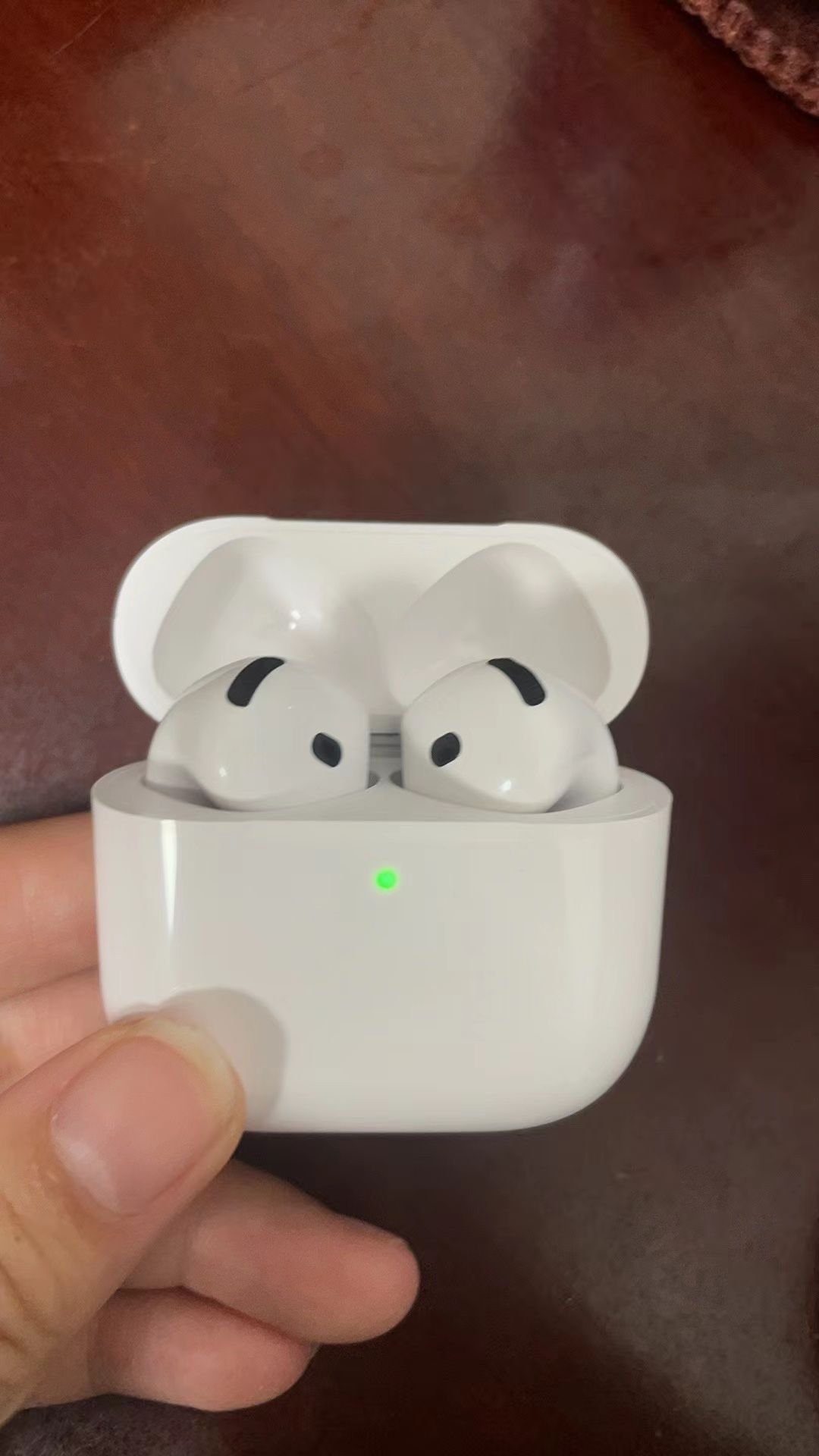 Airpods 4 / Noise Cancelling Headphones