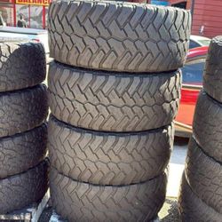 33 X 12.50 R20 Cosmo Set of 4 Used Almost New