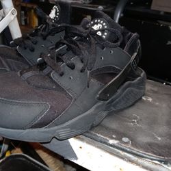 Nike Huaraches All Black Size 8.5