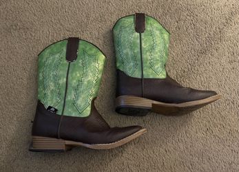 Boys boots size 3